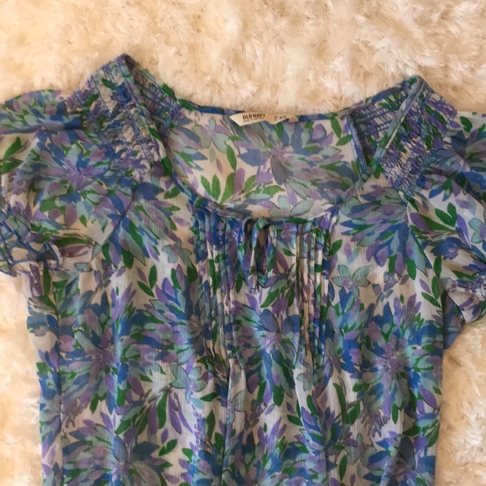 FREE Floral blouse - Picture 2 of 7